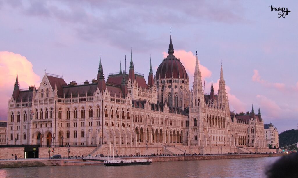 Budapeszt Parlament - widok z Dunaju