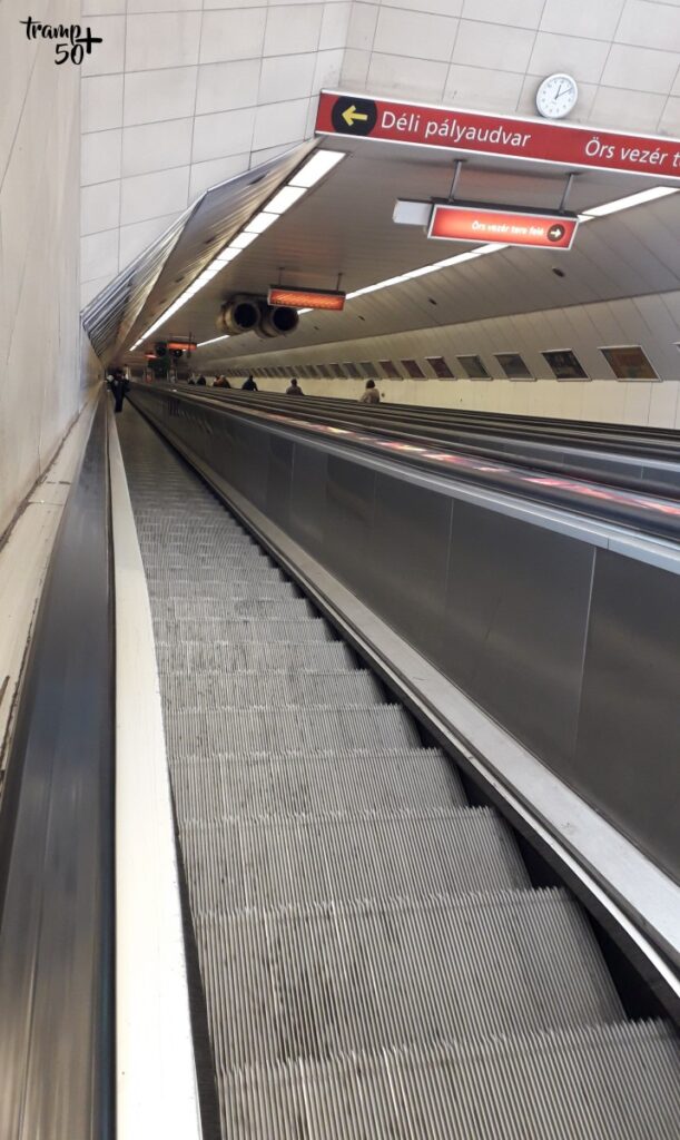 Budapeszt na weekend - ruchome schody w metrze