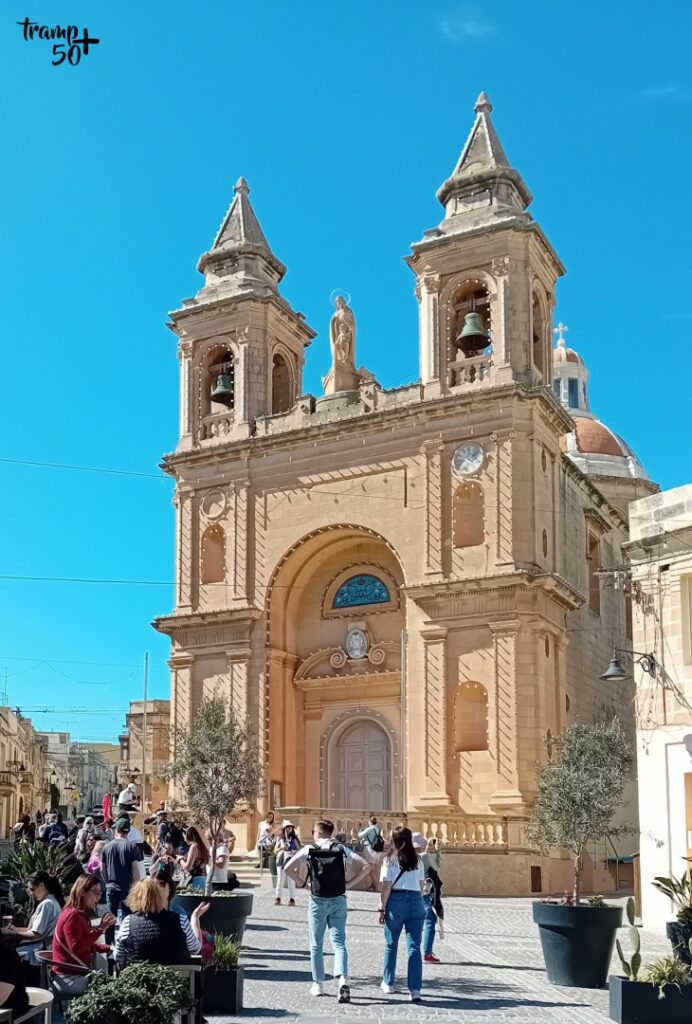 Marsaxlokk Malta i łodzie Luzzu