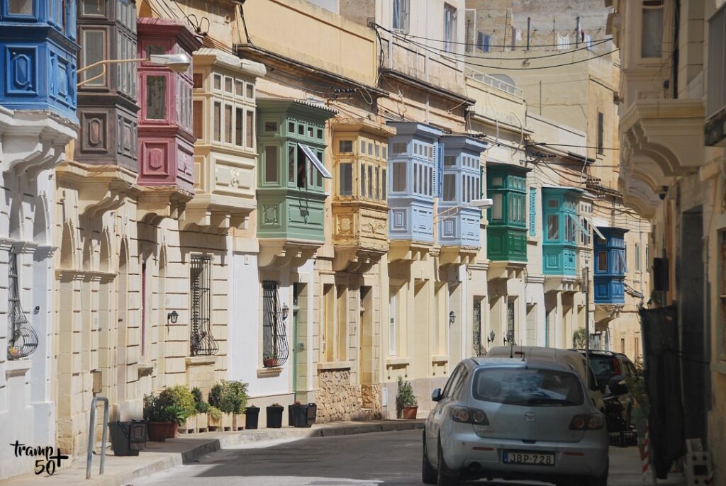 Kolorowe balkony na Malcie