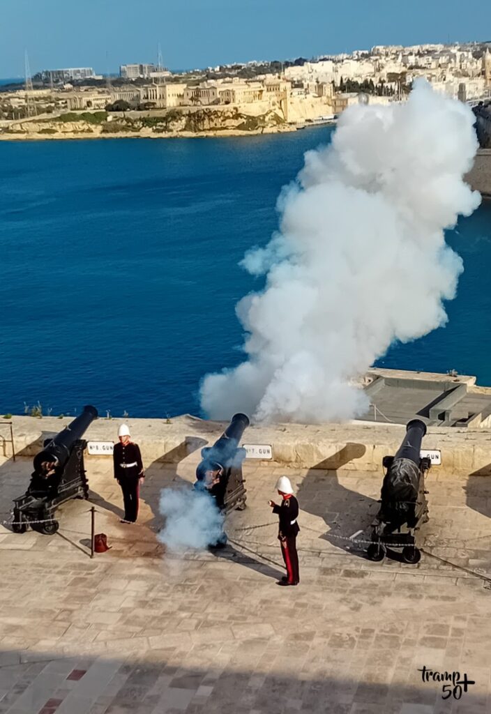 Valetta samodzielne zwiedzanie - salwa armatnia