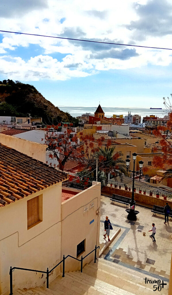 Alicante dzielnica Santa Cruz - widok na miasto