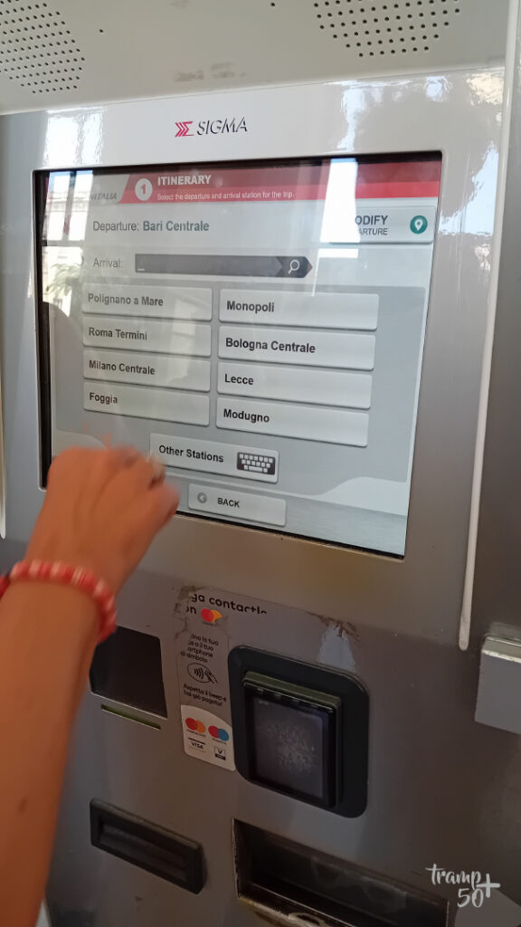 Bari przewodnik - automat biletowy na dworcu kolejowym