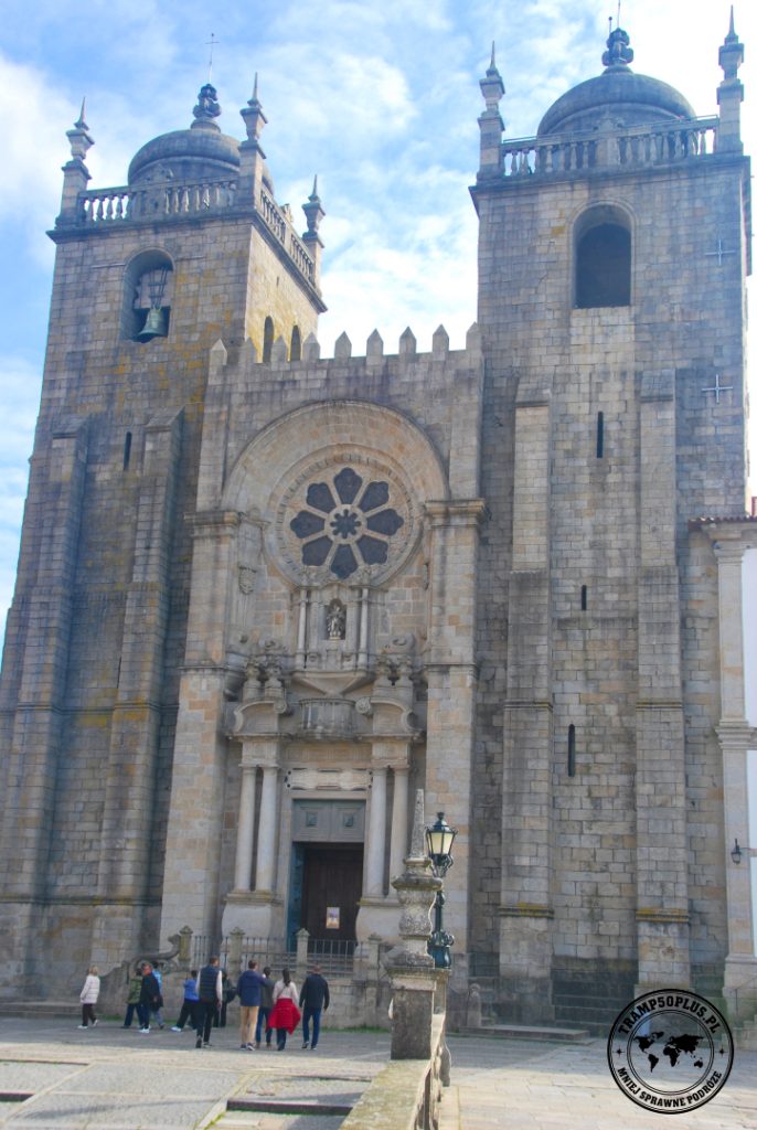 Elewacja frontowa katedry Se w Porto