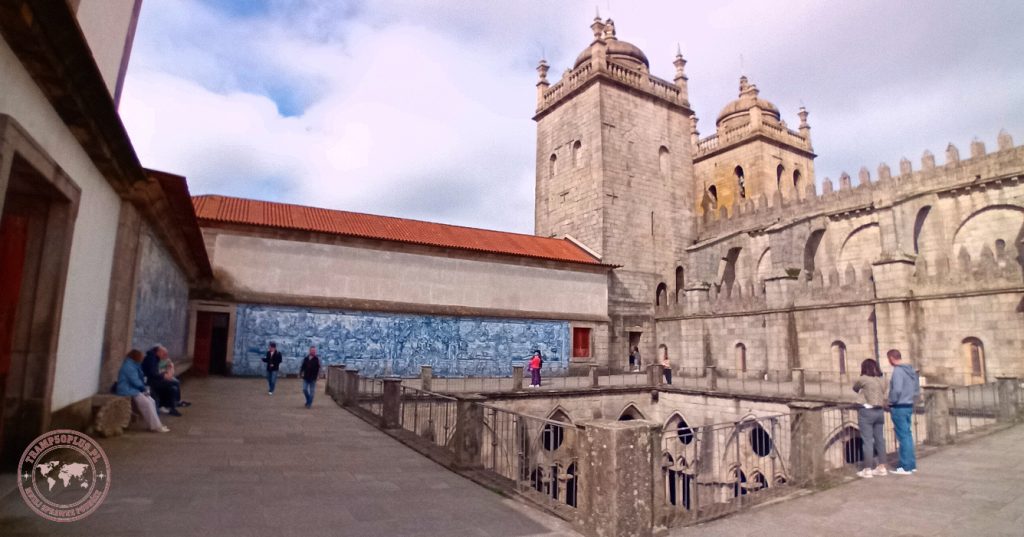 Katedra Se w Porto - widok tarasu nad krużgankami