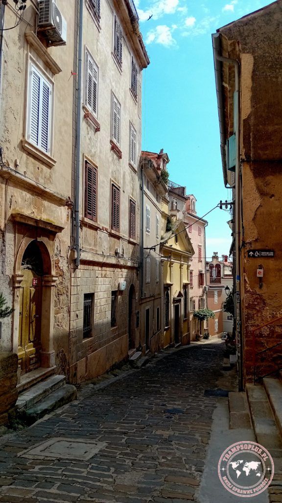 Piran słoweńska Wenecja - ciasne uliczki