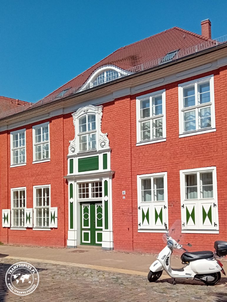 Typowe domy przy Mittelstraße w Holländisches Viertel w Poczdamie